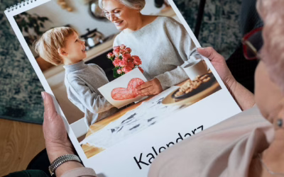 Prezent na Dzień Dziadka. Postaw na fotokalendarz 2026 od UwolnijKolory!
